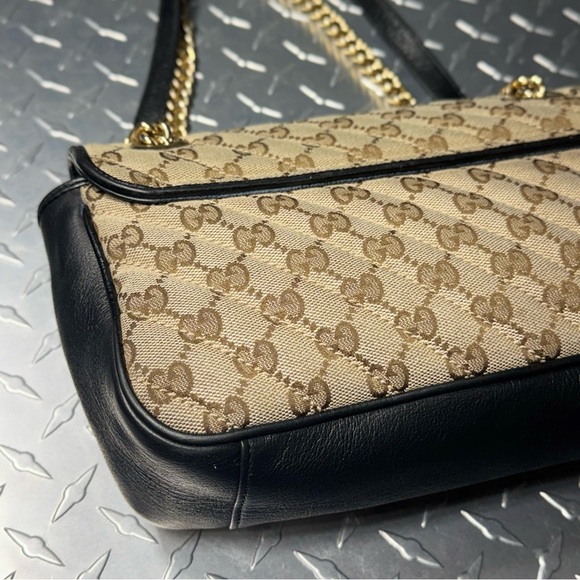 Gucci Marmont Flap Bag in Black - Picture 7 of 11